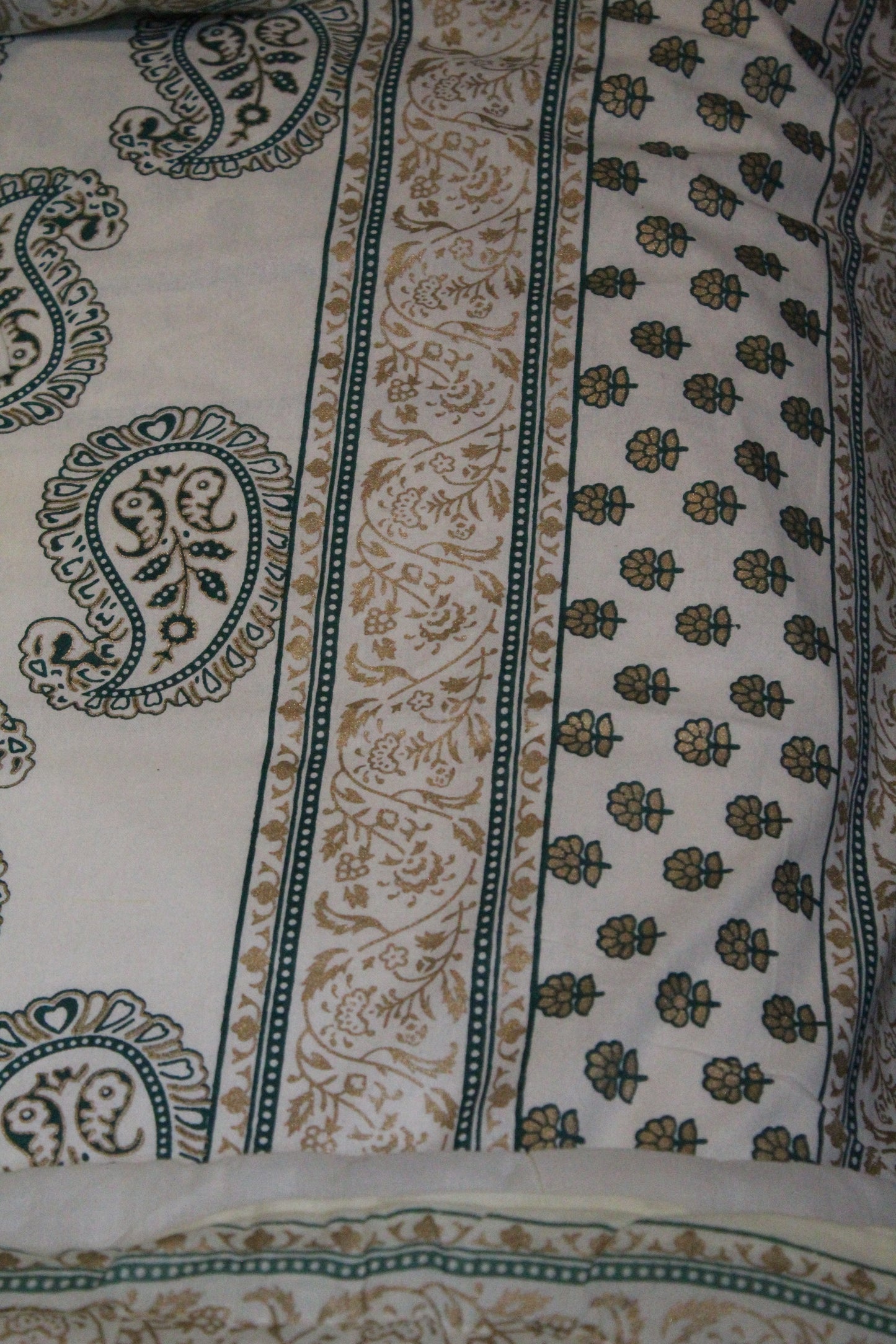 Tales of Summer Green Paisley Non Reversible AC Comforter