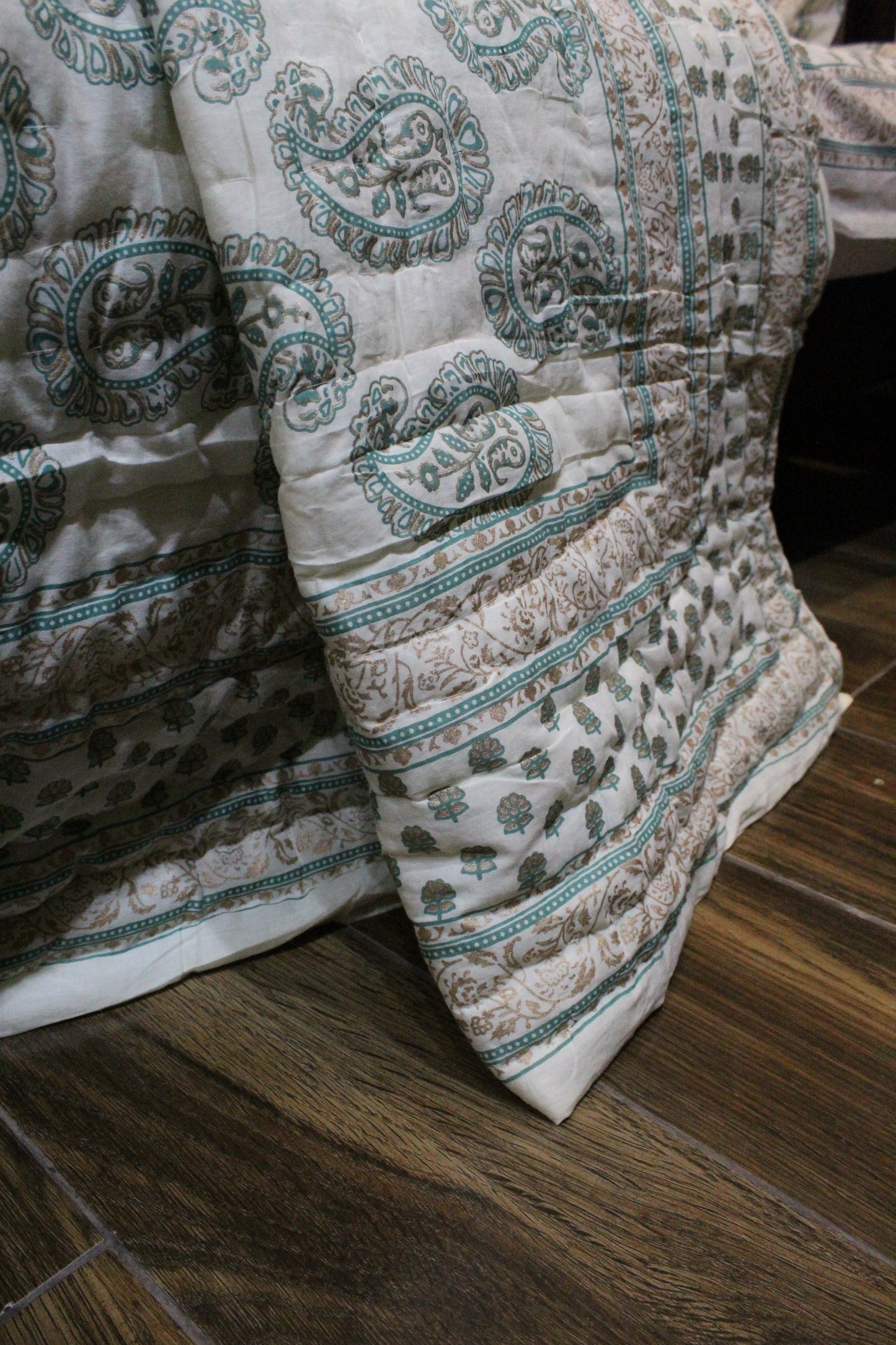 Tales of Summer Green Paisley Non Reversible AC Comforter