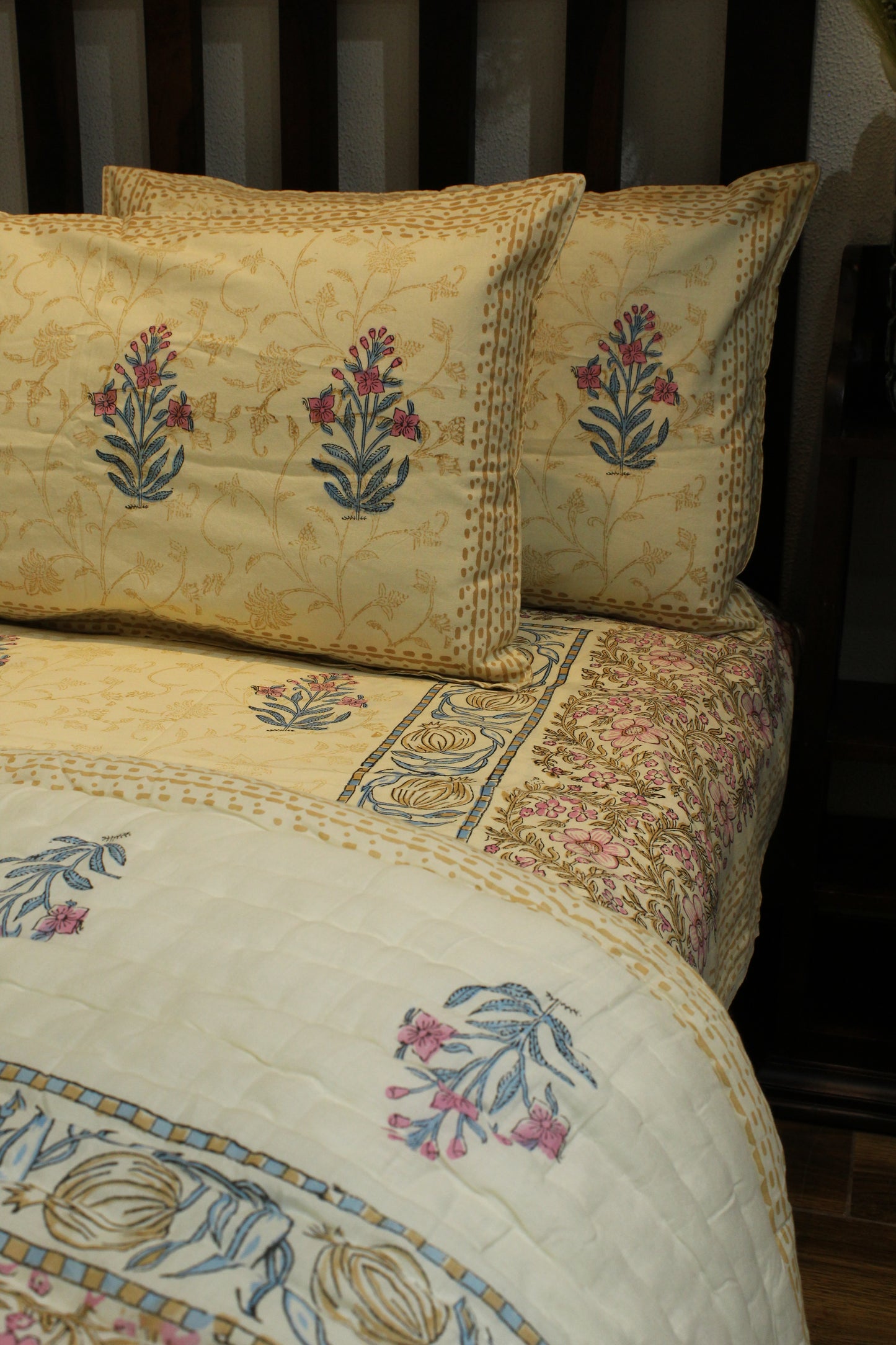 Magnolia Handblock Printed Reversible Bedset - 122