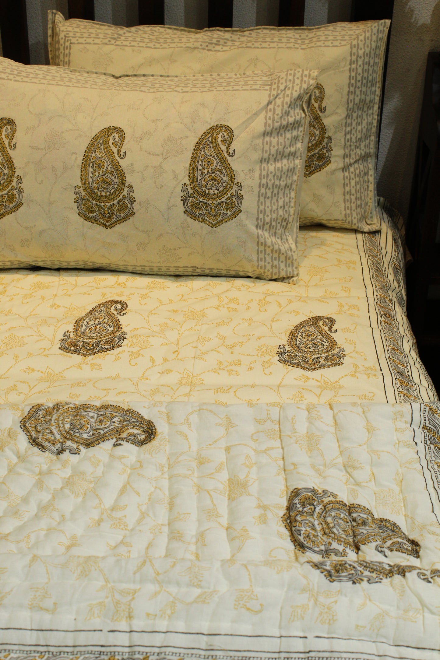 Magnolia Handblock Printed Reversible Bedset - 121