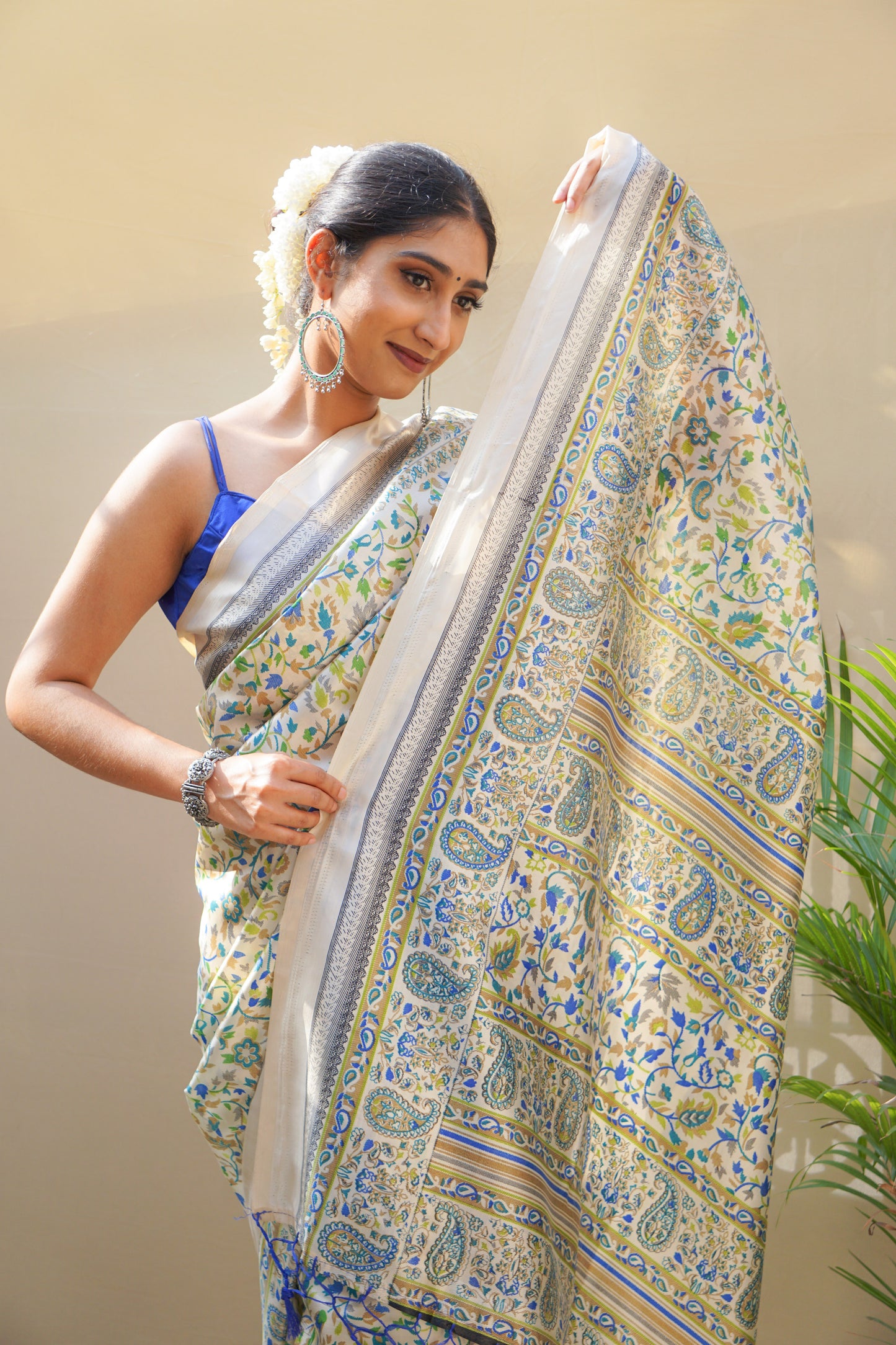 Pravaah Blue Floral Jaal Silk Saree