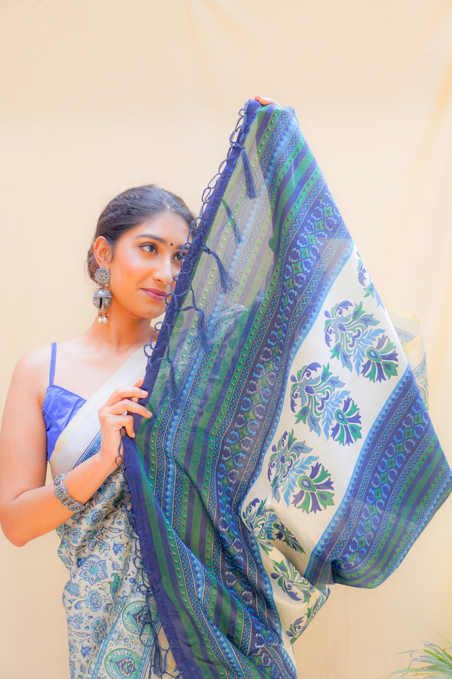 Pravaah Blue Floral Jaal Silk Saree