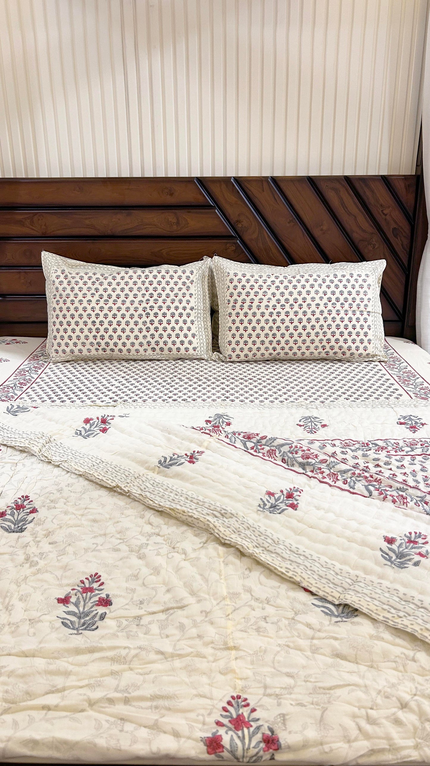 Magnolia Handblock Printed Reversible Bedset - 104