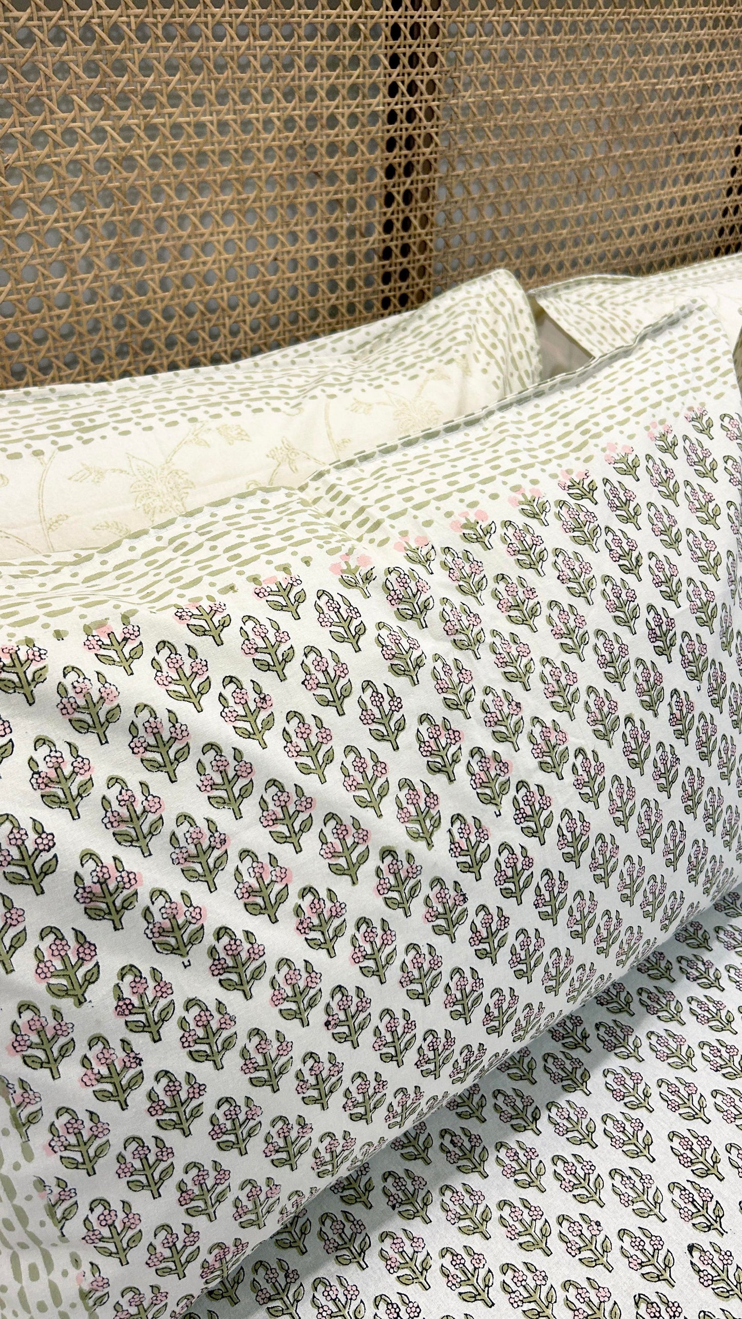 Magnolia Handblock Printed Reversible Bedset - 106