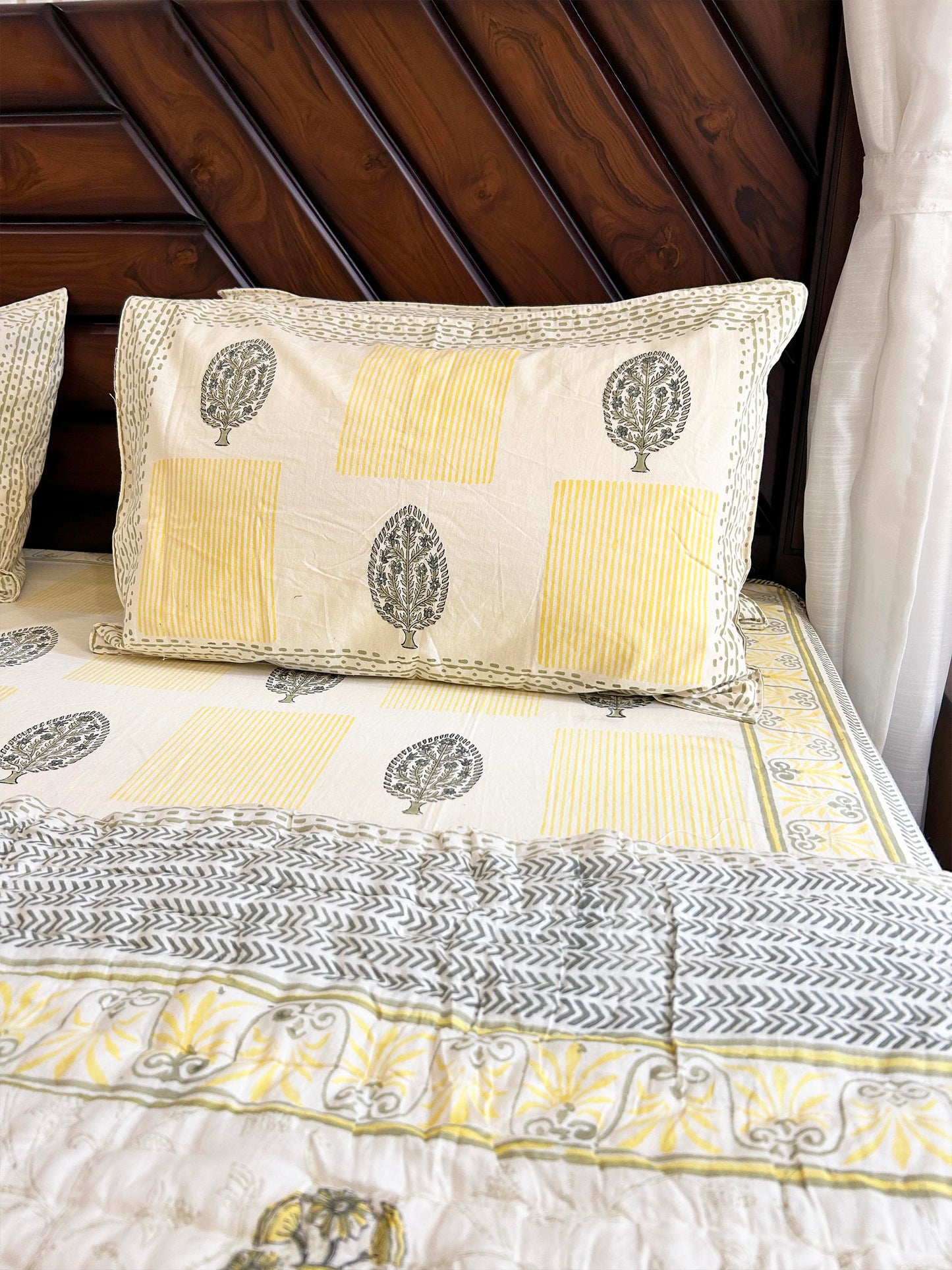 Magnolia Handblock Printed Reversible Bedset - 111